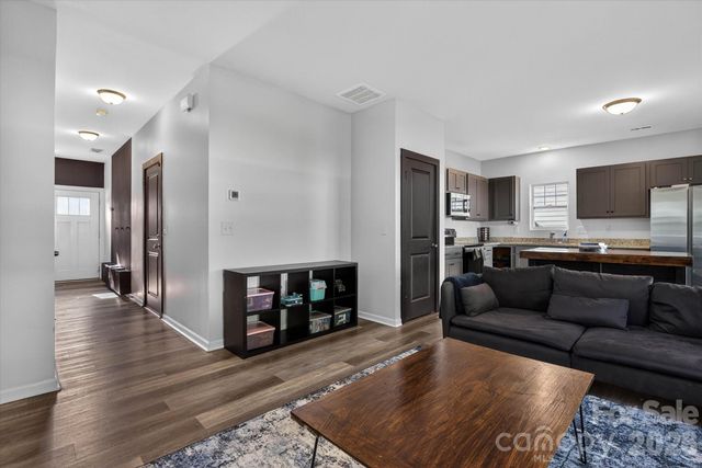 548 Kingsway Circle, Charlotte, NC 28214