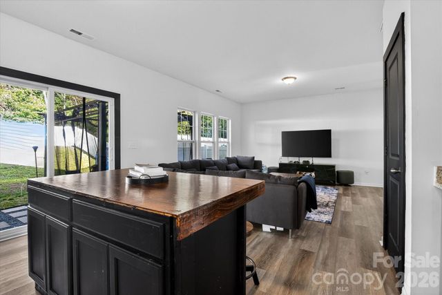 548 Kingsway Circle, Charlotte, NC 28214