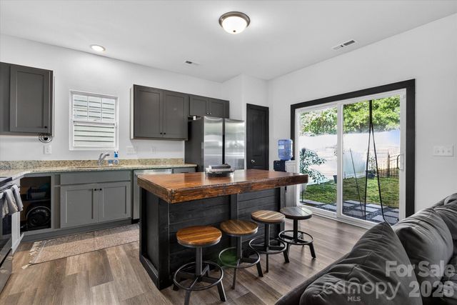 548 Kingsway Circle, Charlotte, NC 28214