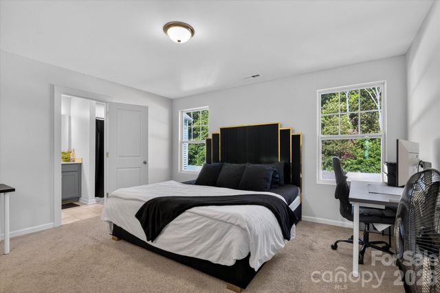 548 Kingsway Circle, Charlotte, NC 28214