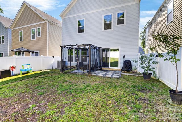 548 Kingsway Circle, Charlotte, NC 28214