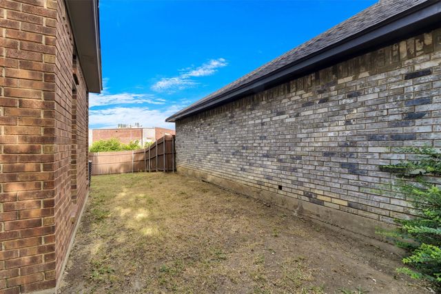 111 Homestead Drive, Lancaster, TX 75146