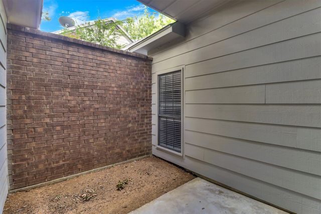 111 Homestead Drive, Lancaster, TX 75146