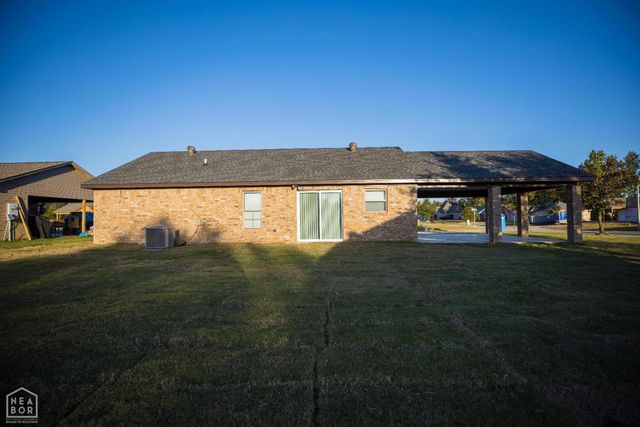 208 Lake Drive, Jonesboro, AR 72405