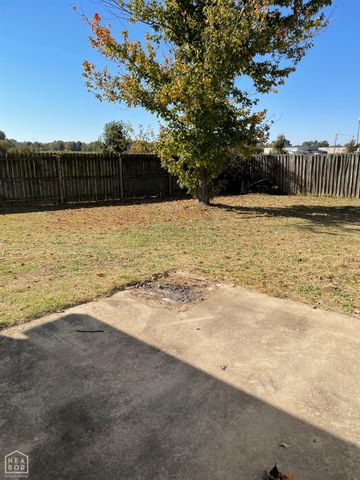 208 Lake Drive, Jonesboro, AR 72405