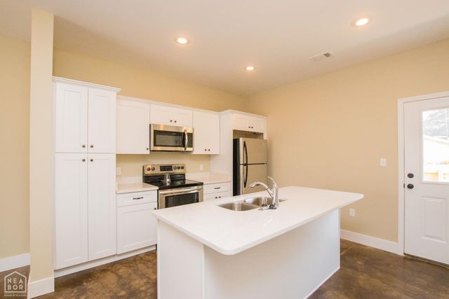 208 Lake Drive, Jonesboro, AR 72405