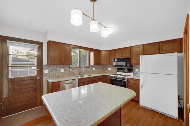 9437 Oriole Drive, Munster, IN 46321