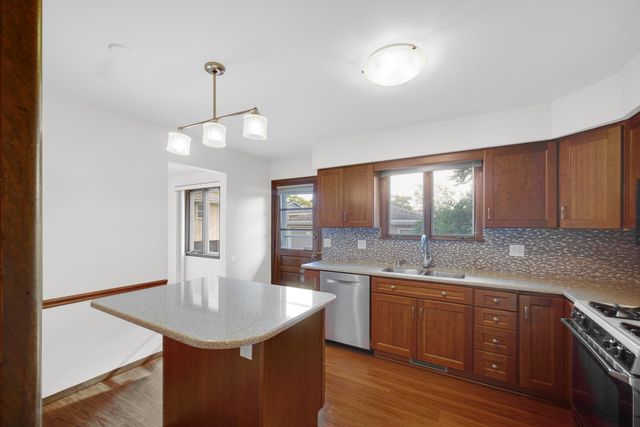 9437 Oriole Drive, Munster, IN 46321