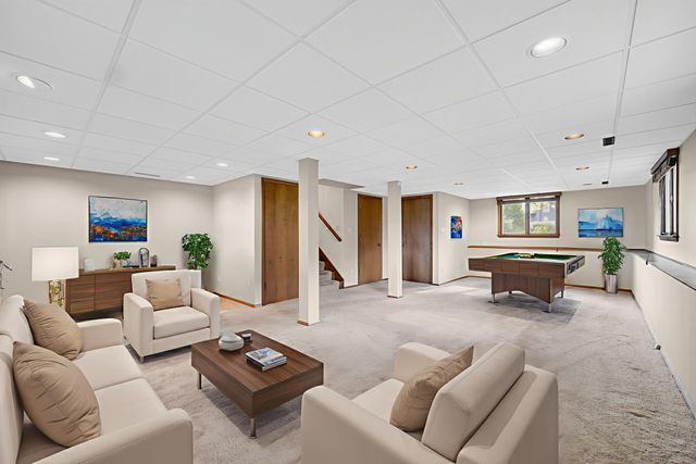 9437 Oriole Drive, Munster, IN 46321