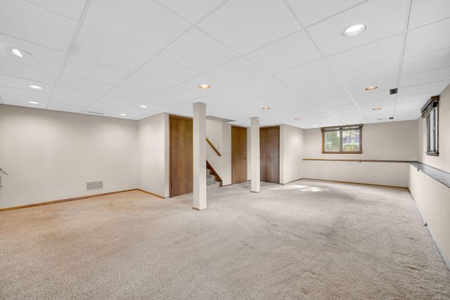 9437 Oriole Drive, Munster, IN 46321