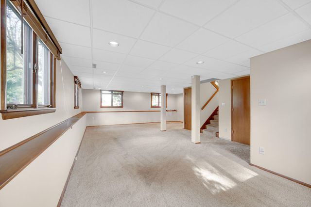 9437 Oriole Drive, Munster, IN 46321