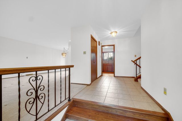 9437 Oriole Drive, Munster, IN 46321