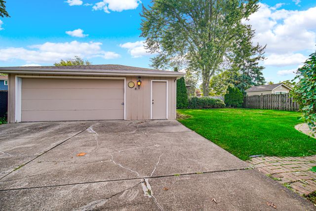 9437 Oriole Drive, Munster, IN 46321