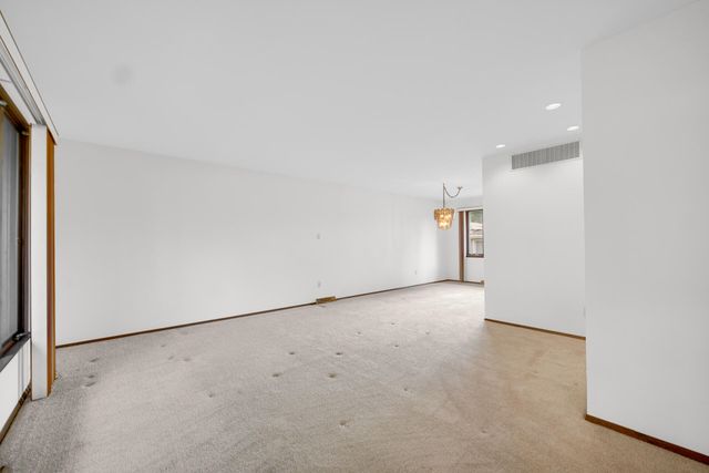 9437 Oriole Drive, Munster, IN 46321