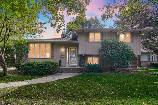 9437 Oriole Drive, Munster, IN 46321