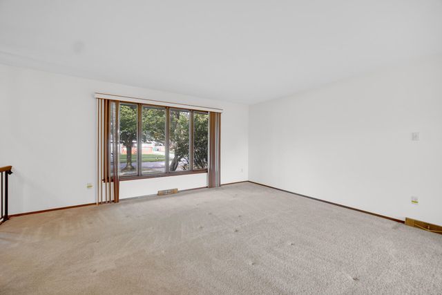 9437 Oriole Drive, Munster, IN 46321