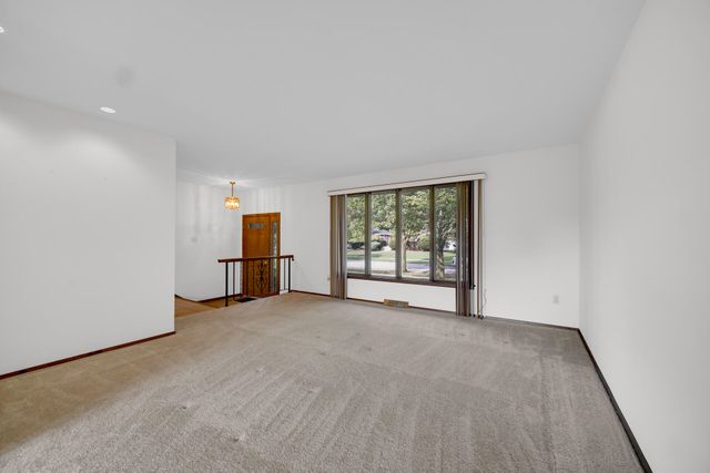 9437 Oriole Drive, Munster, IN 46321