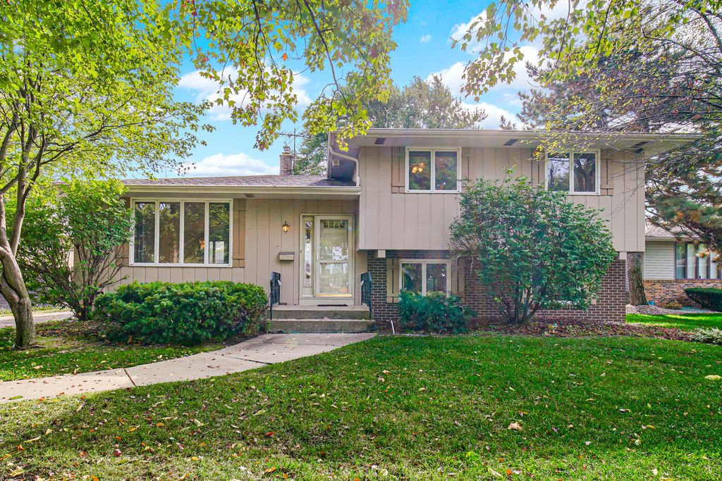 9437 Oriole Drive, Munster, IN 46321