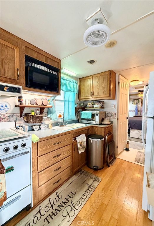 Image 4 of property listing at 1295 S Cawston Avenue 359, Hemet, CA 92545
