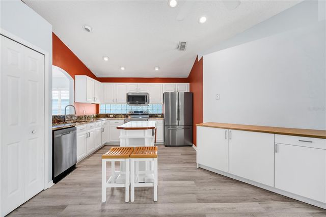 515 LAKE DAVENPORT BOULEVARD, Davenport, FL 33897