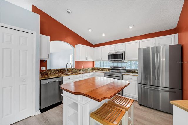 515 LAKE DAVENPORT BOULEVARD, Davenport, FL 33897