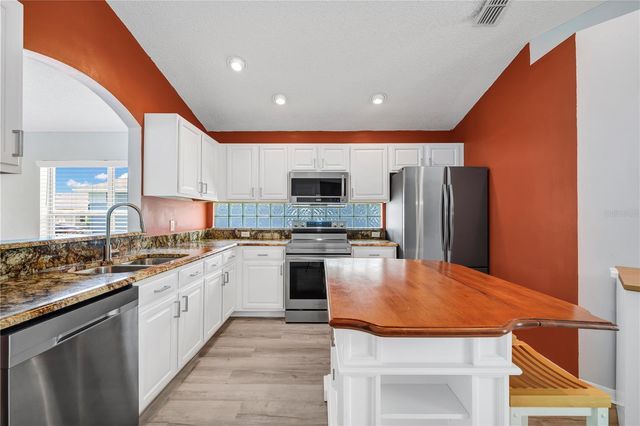 515 LAKE DAVENPORT BOULEVARD, Davenport, FL 33897