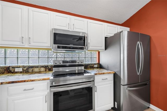 515 LAKE DAVENPORT BOULEVARD, Davenport, FL 33897