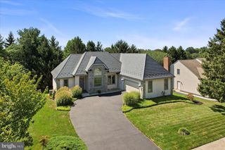 3372 OVERVIEW DR, York, PA 17406
