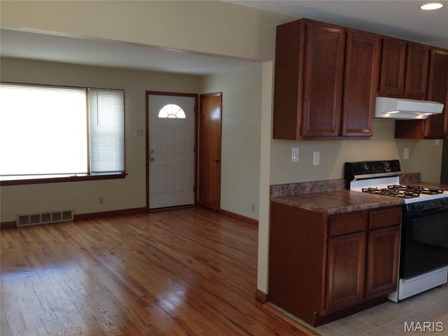 10224 Dandridge Drive, St Louis, MO 63123