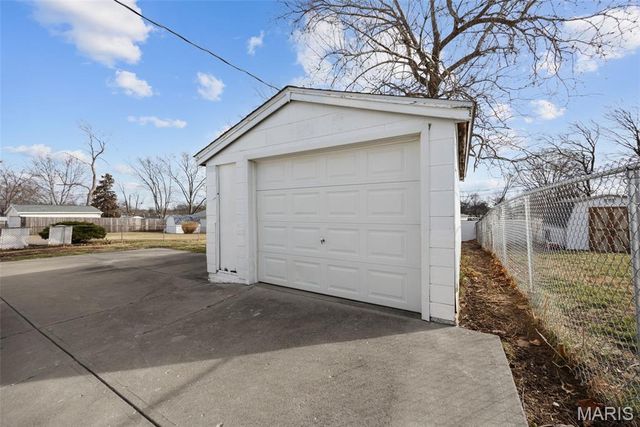 10224 Dandridge Drive, St Louis, MO 63123