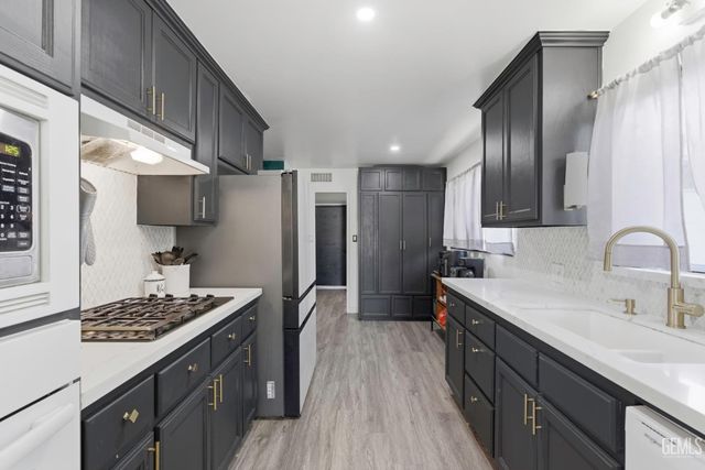 1005 Highmoor Avenue, Bakersfield, CA 93308