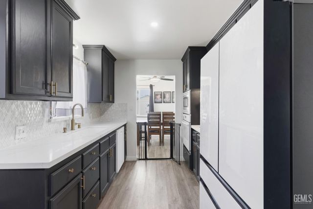 1005 Highmoor Avenue, Bakersfield, CA 93308