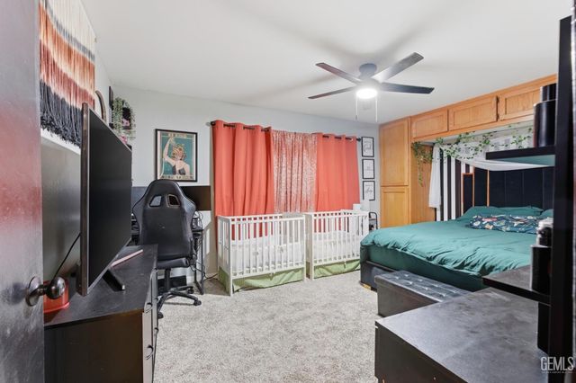 1005 Highmoor Avenue, Bakersfield, CA 93308