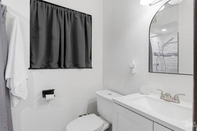 1005 Highmoor Avenue, Bakersfield, CA 93308