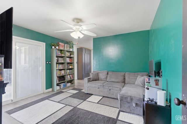 1005 Highmoor Avenue, Bakersfield, CA 93308