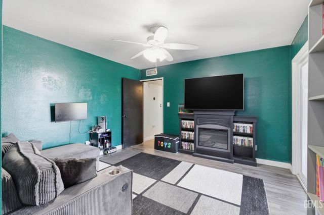 1005 Highmoor Avenue, Bakersfield, CA 93308