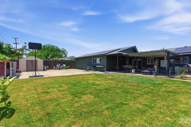1005 Highmoor Avenue, Bakersfield, CA 93308