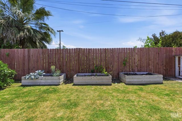 1005 Highmoor Avenue, Bakersfield, CA 93308