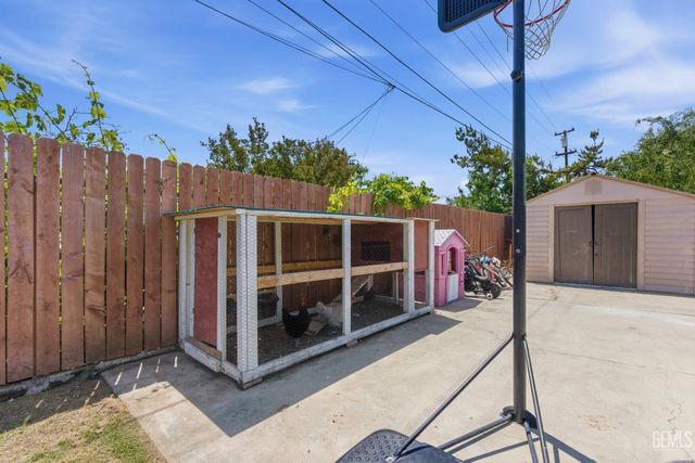1005 Highmoor Avenue, Bakersfield, CA 93308
