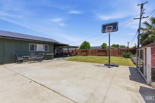 1005 Highmoor Avenue, Bakersfield, CA 93308