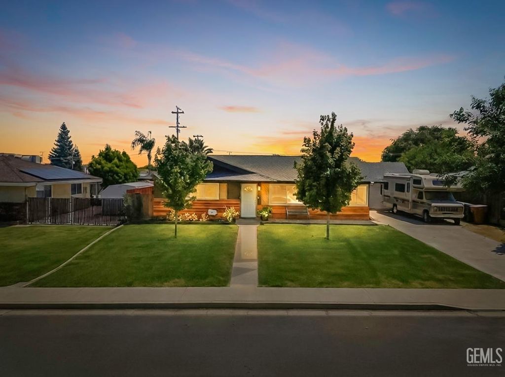 1005 Highmoor Avenue, Bakersfield, CA 93308