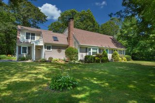 1 Surrey Ln, Sandwich, MA 02563