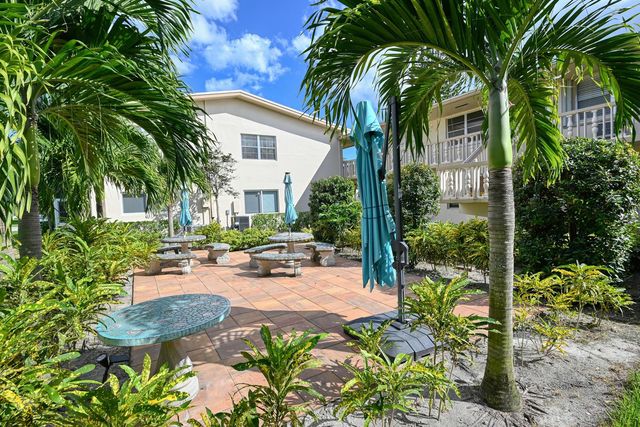 102 Coventry E 102, West Palm Beach, FL 33417