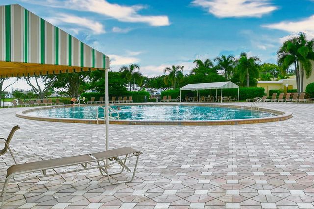 102 Coventry E 102, West Palm Beach, FL 33417