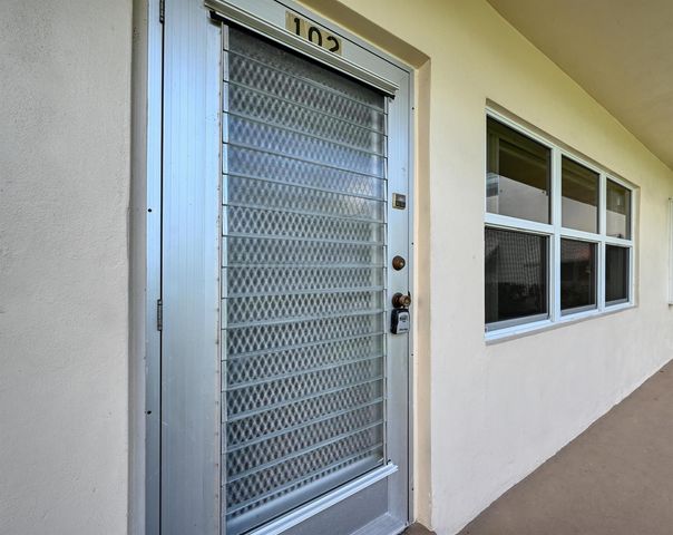 102 Coventry E 102, West Palm Beach, FL 33417