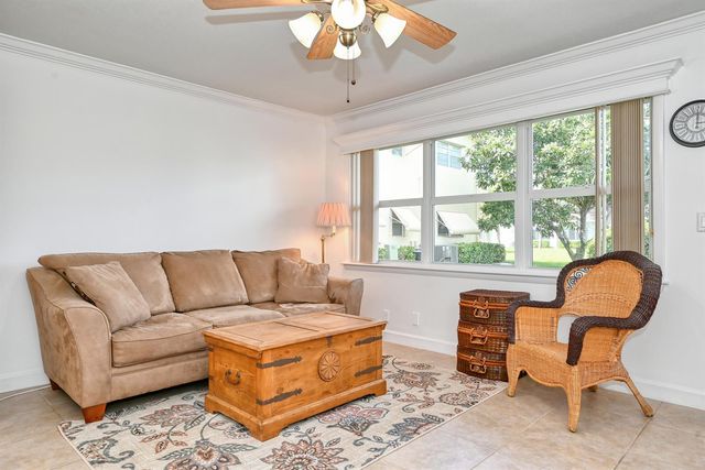 102 Coventry E 102, West Palm Beach, FL 33417