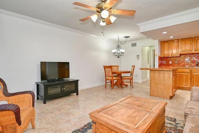 102 Coventry E 102, West Palm Beach, FL 33417