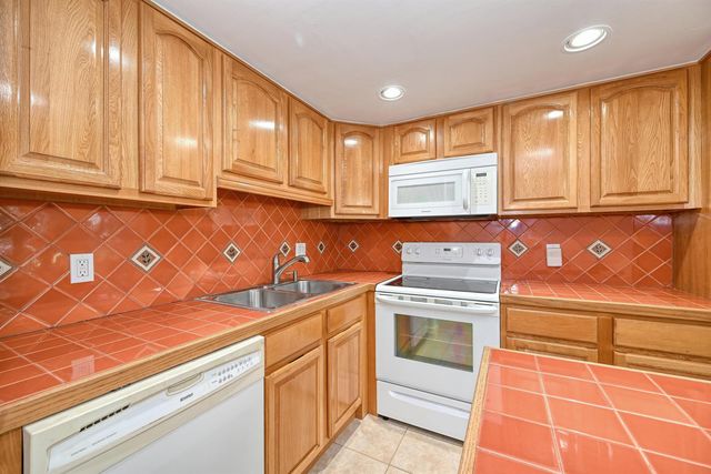 102 Coventry E 102, West Palm Beach, FL 33417