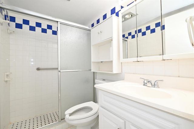 102 Coventry E 102, West Palm Beach, FL 33417