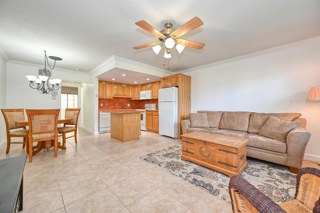 102 Coventry E 102, West Palm Beach, FL 33417